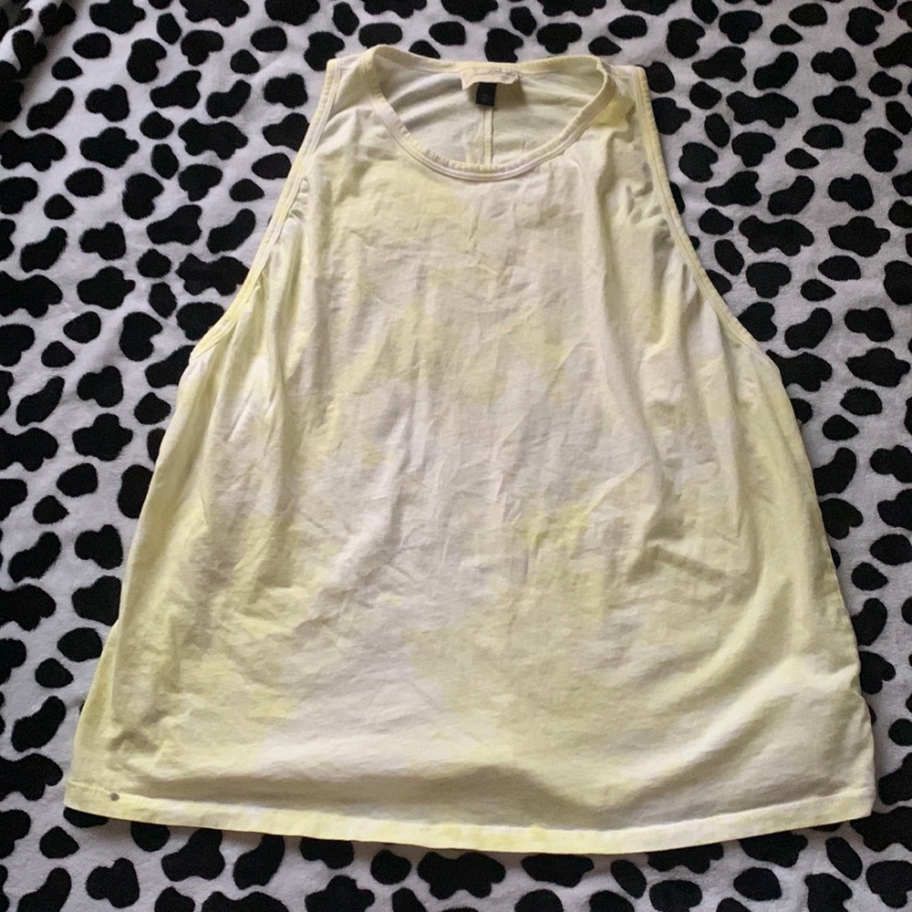 UNIVERSAL THREADS WOMENS YELLOW TYEDYE TOP
